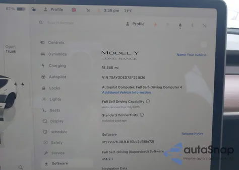 2025 Tesla Model Y Long Range Dual Motor Rear-Wheel Drive z USA, uszkodzony, nr VIN 7SAYGDED7SF221636